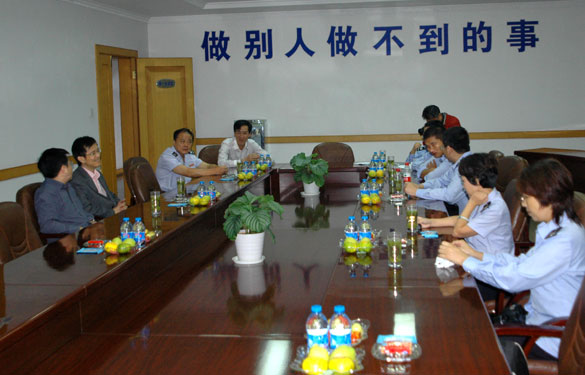 溧阳市地税局来mg不朽情缘集团开展纳税人之家“交流体验日”活动