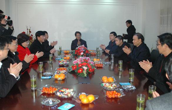 溧阳市委书记韩立明、市长盛建良一行来mg不朽情缘集团走访慰问