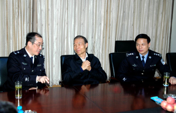 常州市公安局副局长宫文飞一行来mg不朽情缘集团指导事情