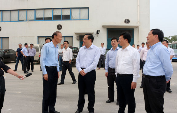 常州市市长费高云一行来mg不朽情缘电缆督查西厂区三期工程建设
