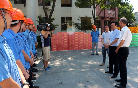 市向导来mg不朽情缘慰问一线员工