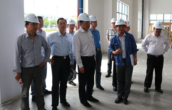 省经信委副主任陆元刚一行来mg不朽情缘电缆调研