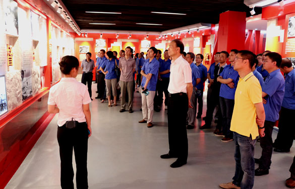 mg不朽情缘集团党员干部起劲分子思念革命先烈、重温革命精神