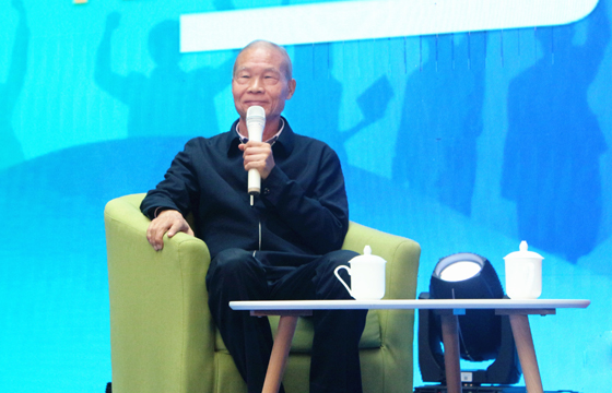 受邀加入“青蓝接力”工程启动仪式，，，丁山华寄语青年企业家： 勤劳、专一、实干